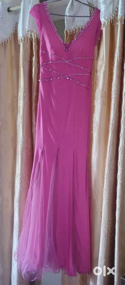 Beautiful Magenta Party Gown – ₹ 3000