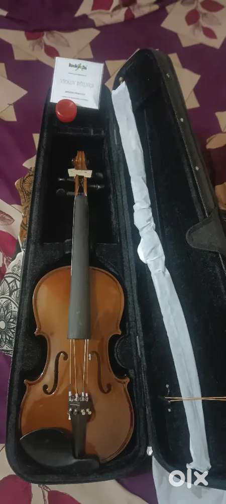 New condition violin no use with box all accessories