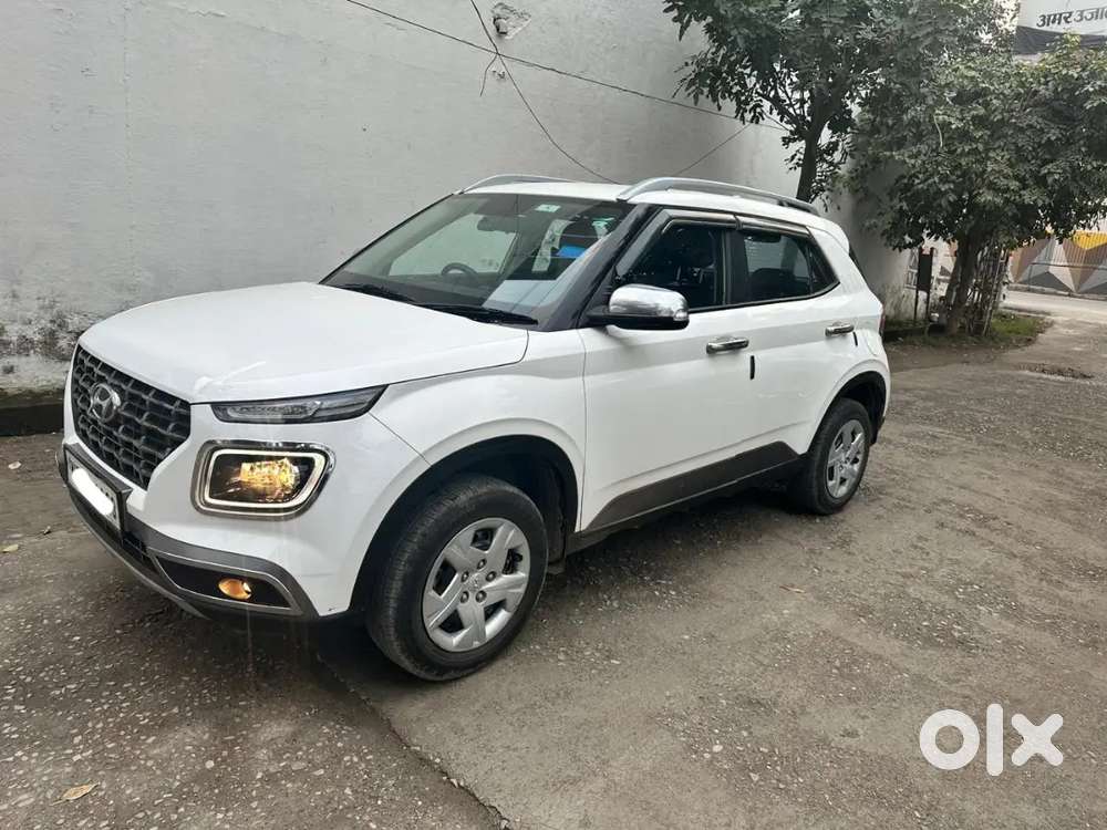 Hyundai Venue 2022 Petrol Good Condition with company service record