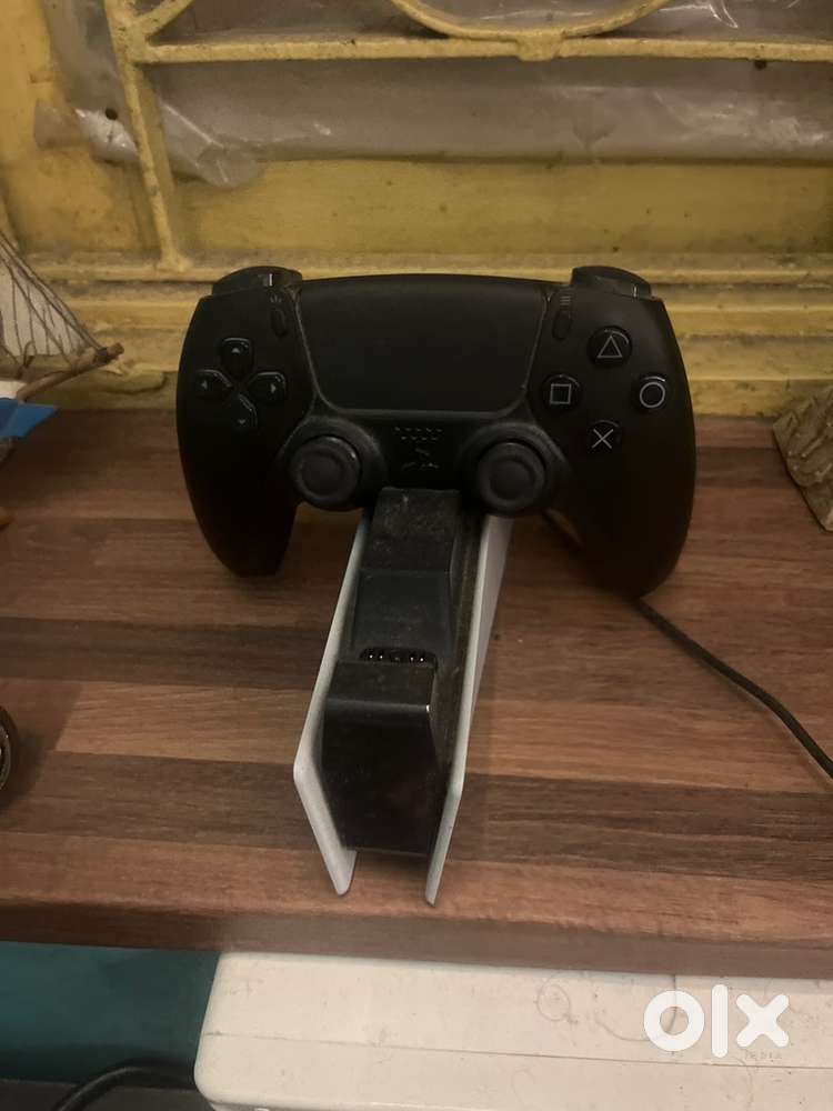 PS5 controller with charging station
