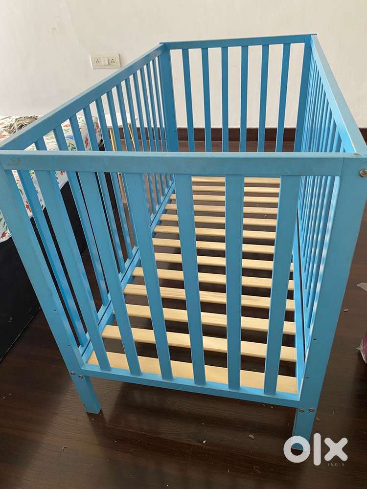 Babyhug wooden cot with mattress. Multifunctional convertible.