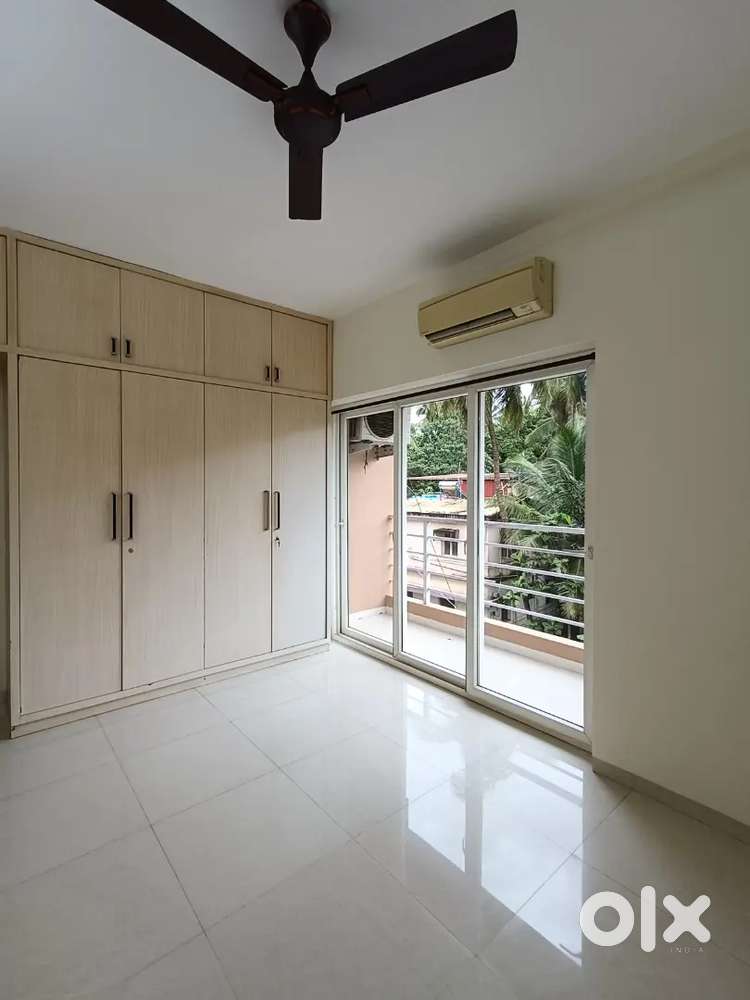 3bhk semi furnished flat sale near Kadri road shivabag
