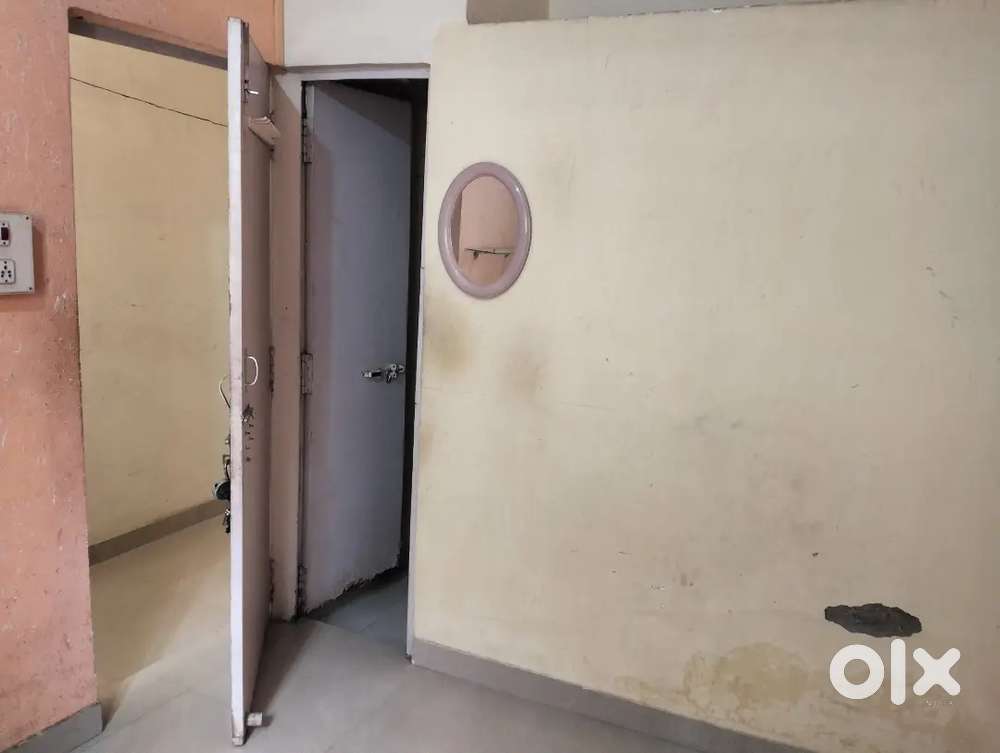 4700 Single Room, Attached Bathroom