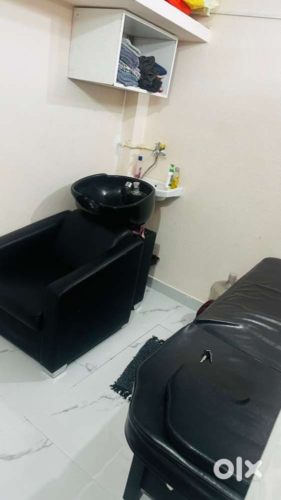 Beauty salon leadies