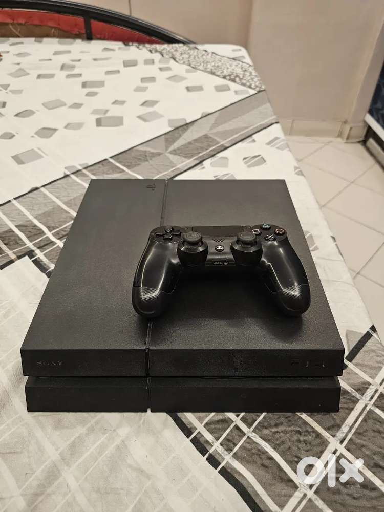 PS 4 1 Tb with games and extra controller.