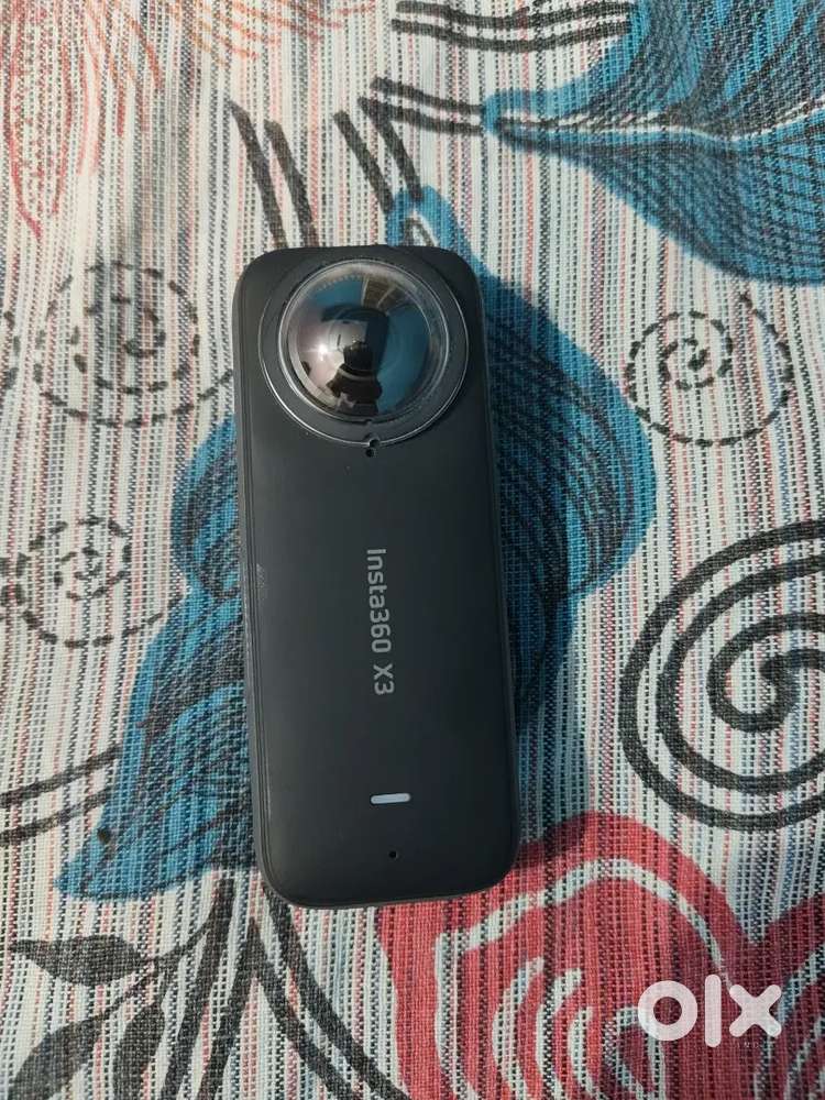 Insta x3 only 2 times used with selfiestick with bullet camera stick