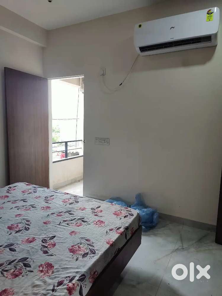 Zero Brokrege Fully Furnished 1bhk Near Mahindra Showroom Ab Road