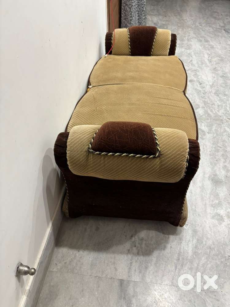 2 seater best condition sofa setty