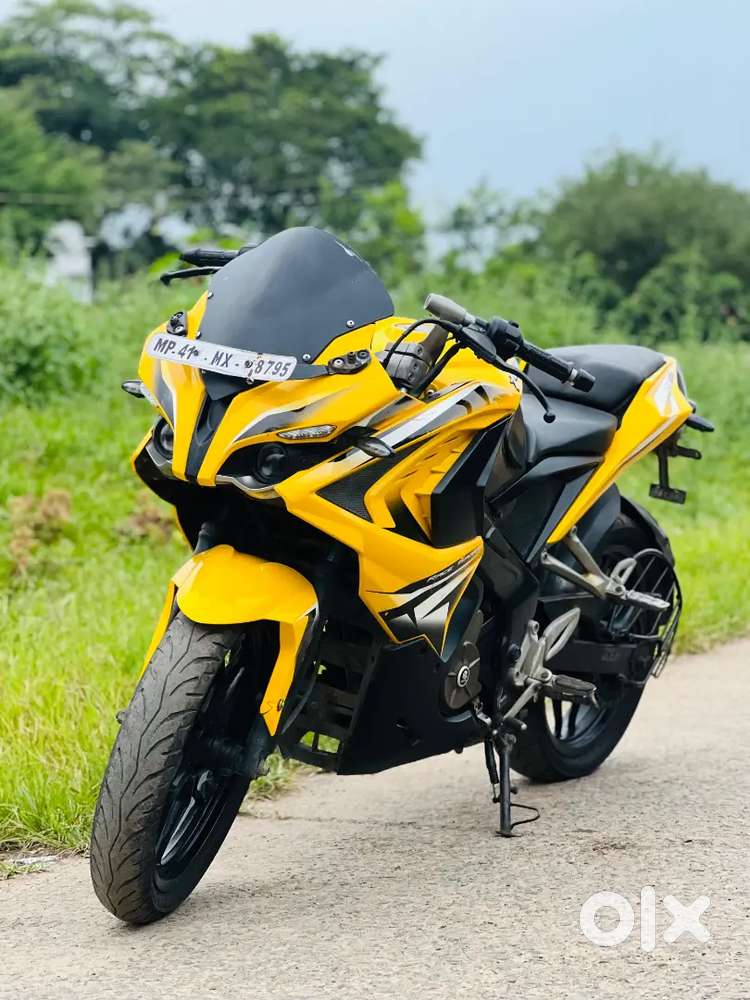 Bajaj Pulsar RS 200 cc