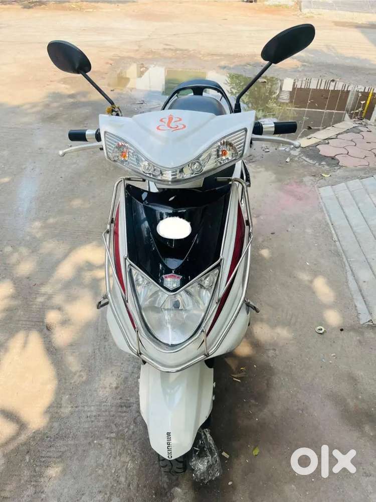 ELECTRIC SCOOTER  NEW CONDITION  NEW BATTERY  NEW TYRES