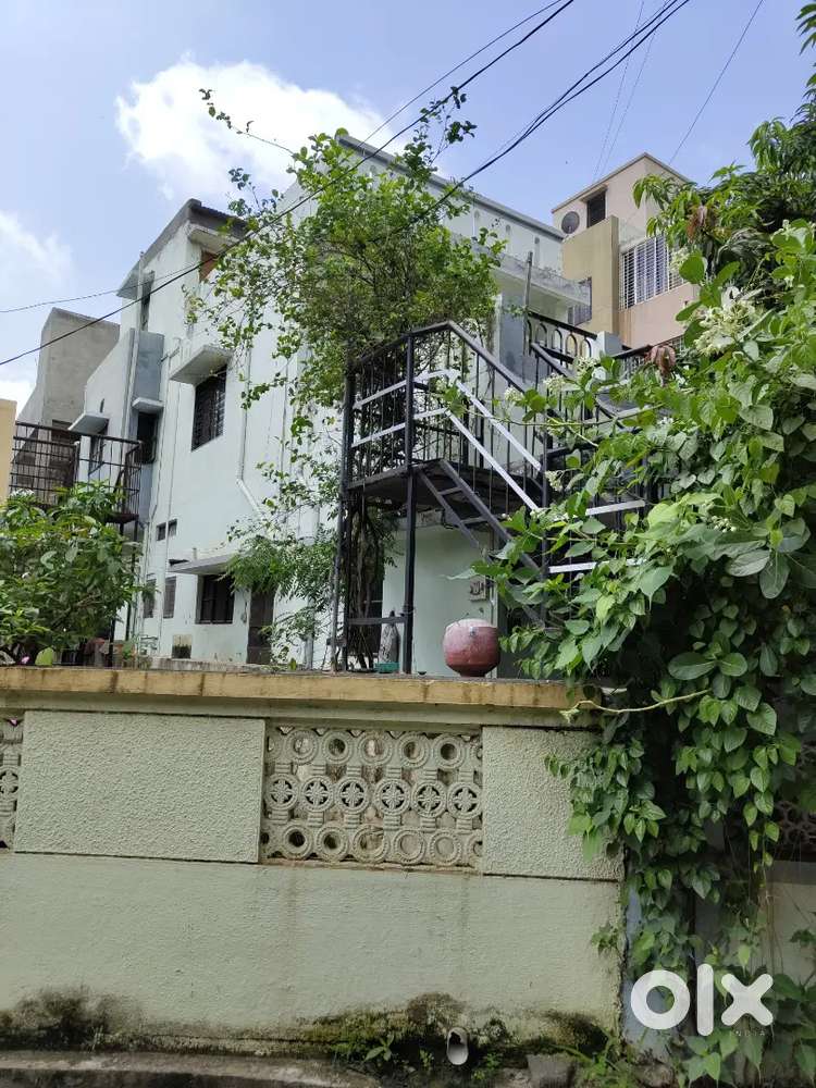 House near manraj park