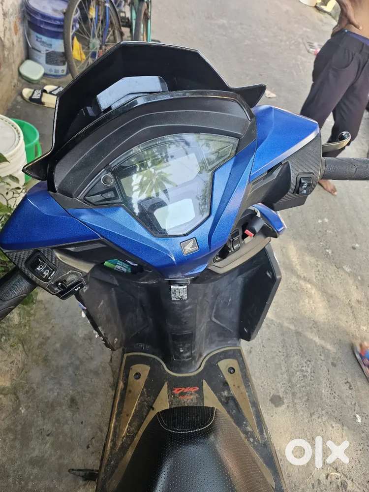 Honda dio 125 best scooty and new condition with service record