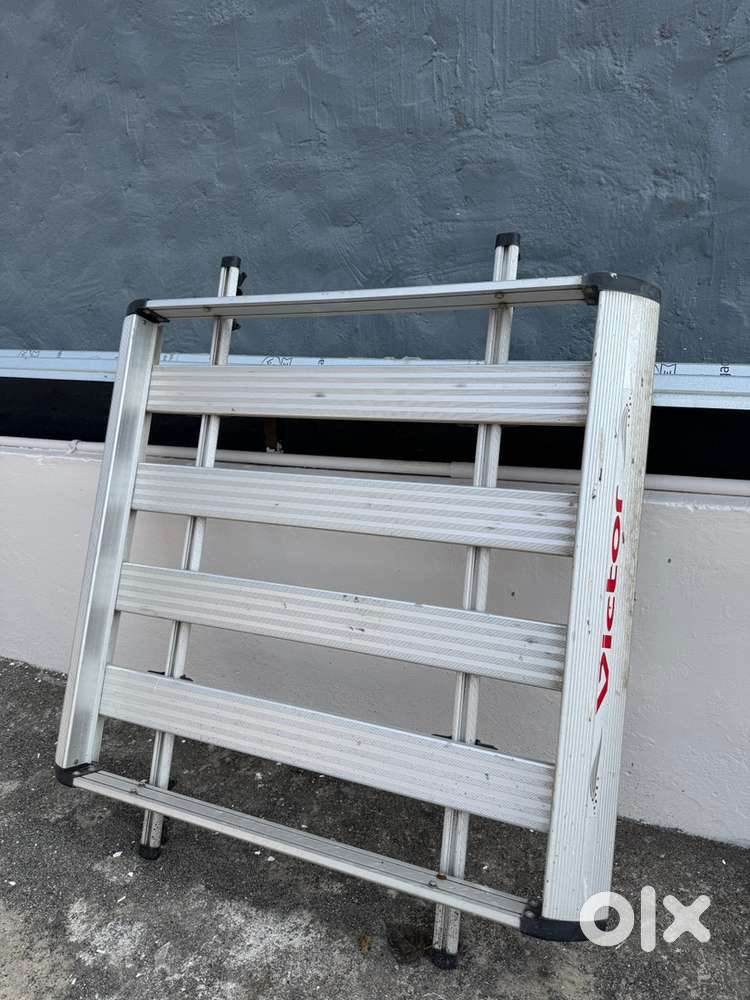 Scorpio N Roof Carrier Stand In new Condition Removable