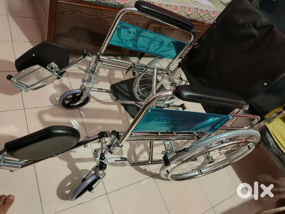 Unused Brand new Wheel chair along with bill and box