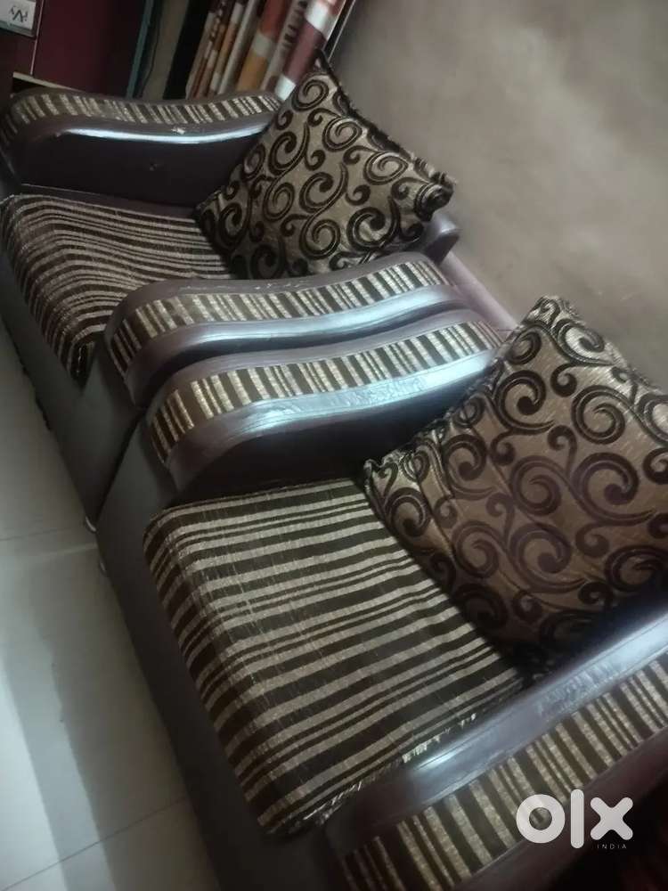 5 sitter sofa in good condition