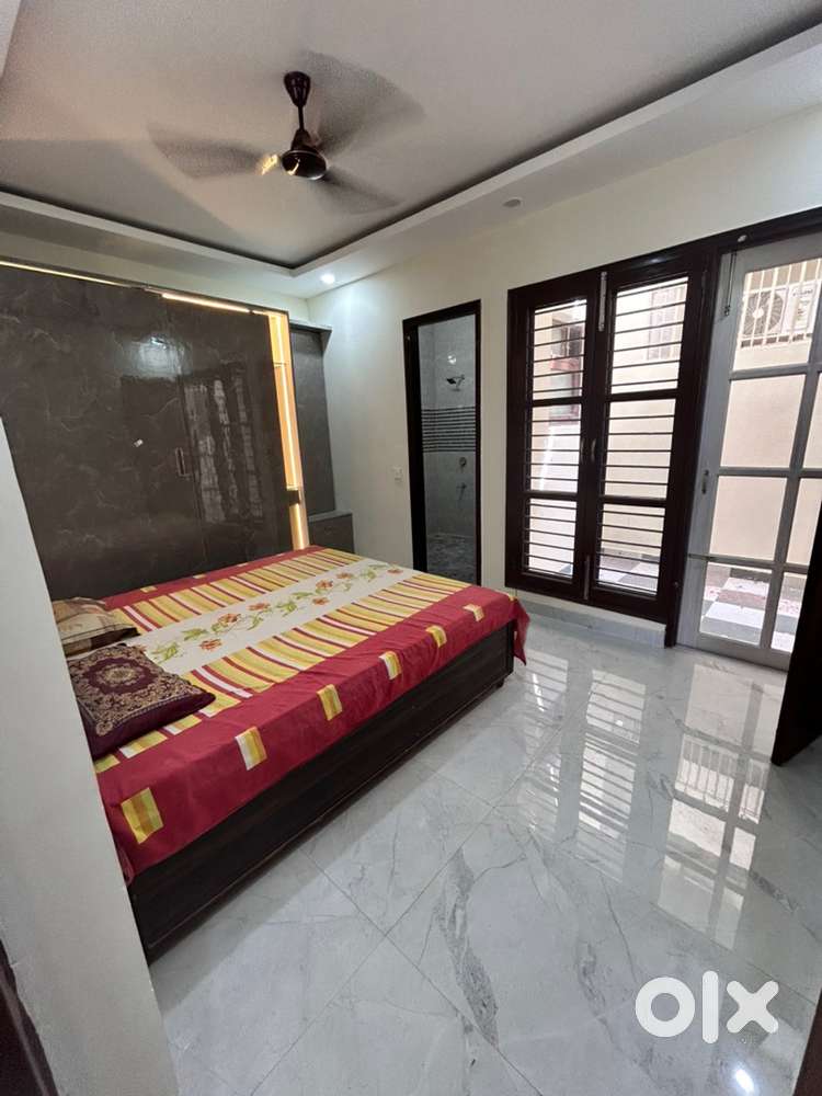 206 gajj independent floor for sale in sunny sector 125