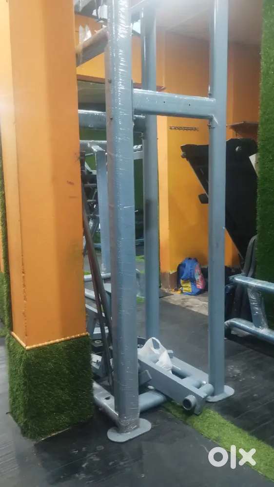 Assistant pull up and dips machine. Chest press machine. Setup bench