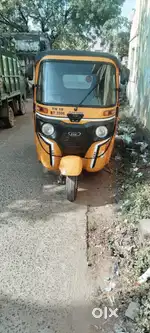 Bajaj CNG 2023 auto