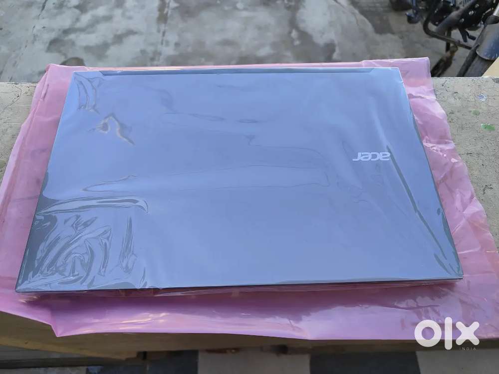 ACER LAPTOP NEW CONDITION 2 WEEK OLD