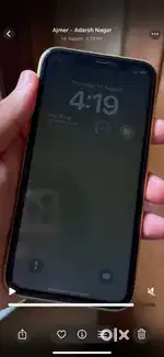 iPhone 11 in fabulous condition (With box)