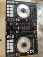 Pioneer DDJ-SR2 DJ Controller + UDG Case – Excellent Condition