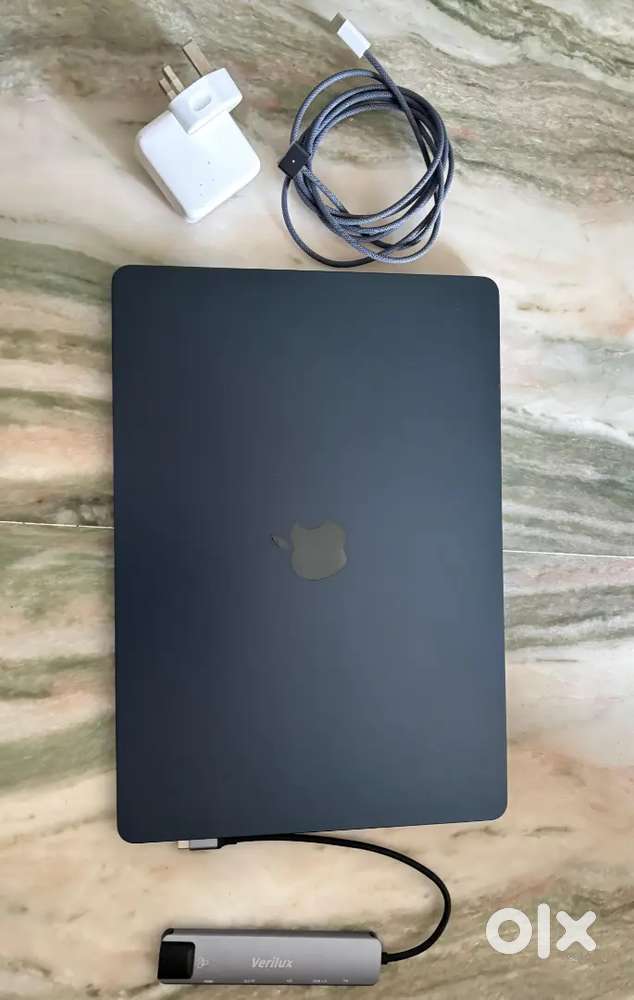 Macbook air M2 2023 (8 GB RAM / 512 GB SSD / 15.3 inch)