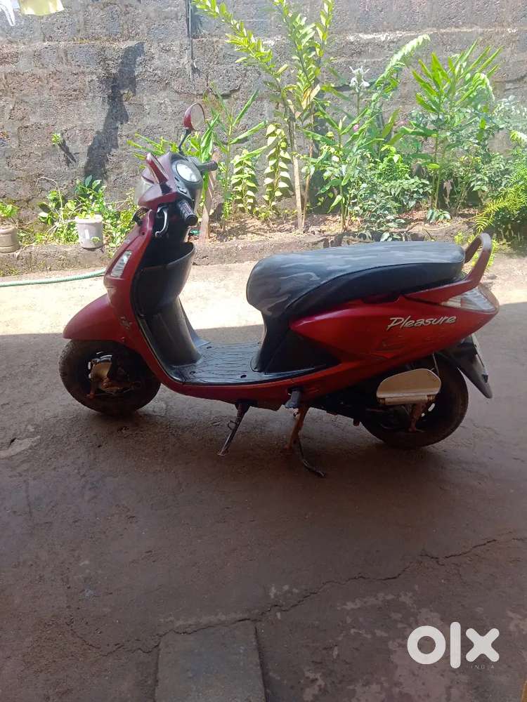 Hero honda pleasure red colour