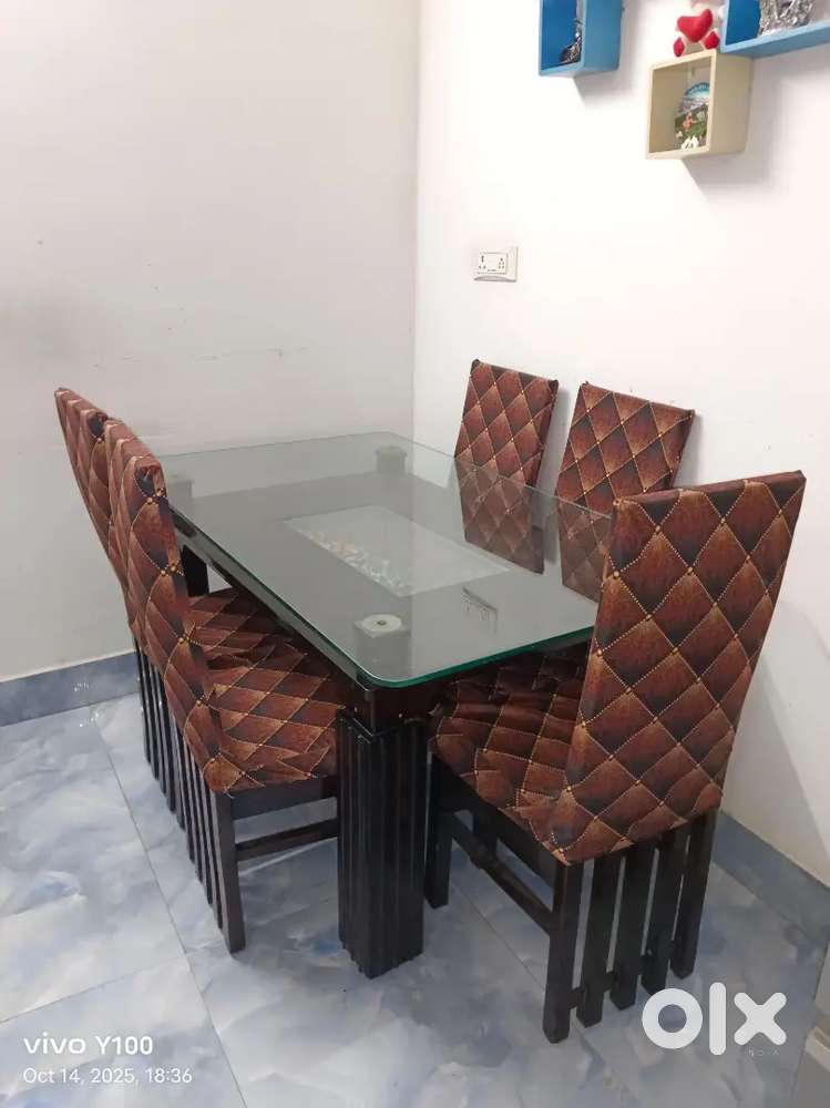 6 seater Dining Table good condition