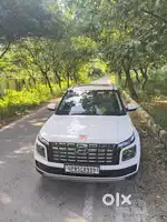 Hyundai Venue 2024 Petrol 6126 Km Driven