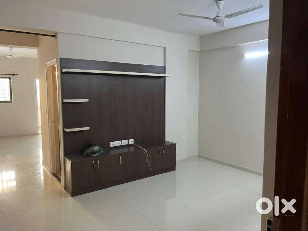 Beautiful 2BHK Apartment for LEASE in Thanisandra - US0686