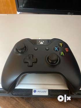 Xbox one controller original in mint condition