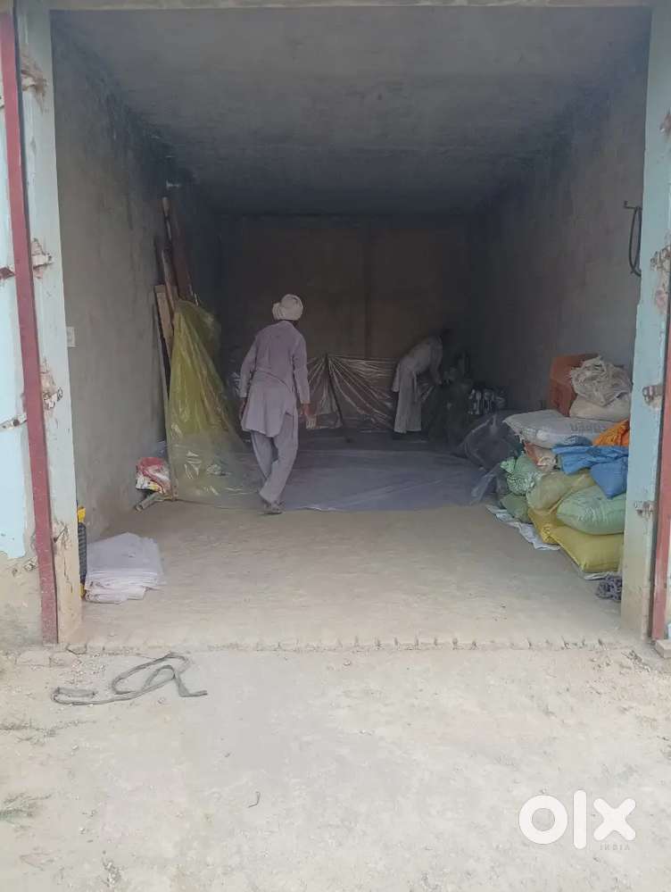 Shop for sale in Ricco industrial area