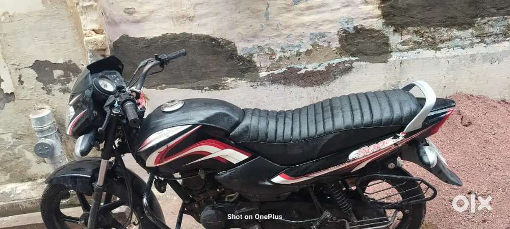 अच्छी गाड़ी हे एक दम साफ