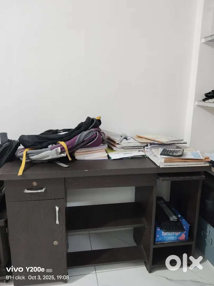 Computer table