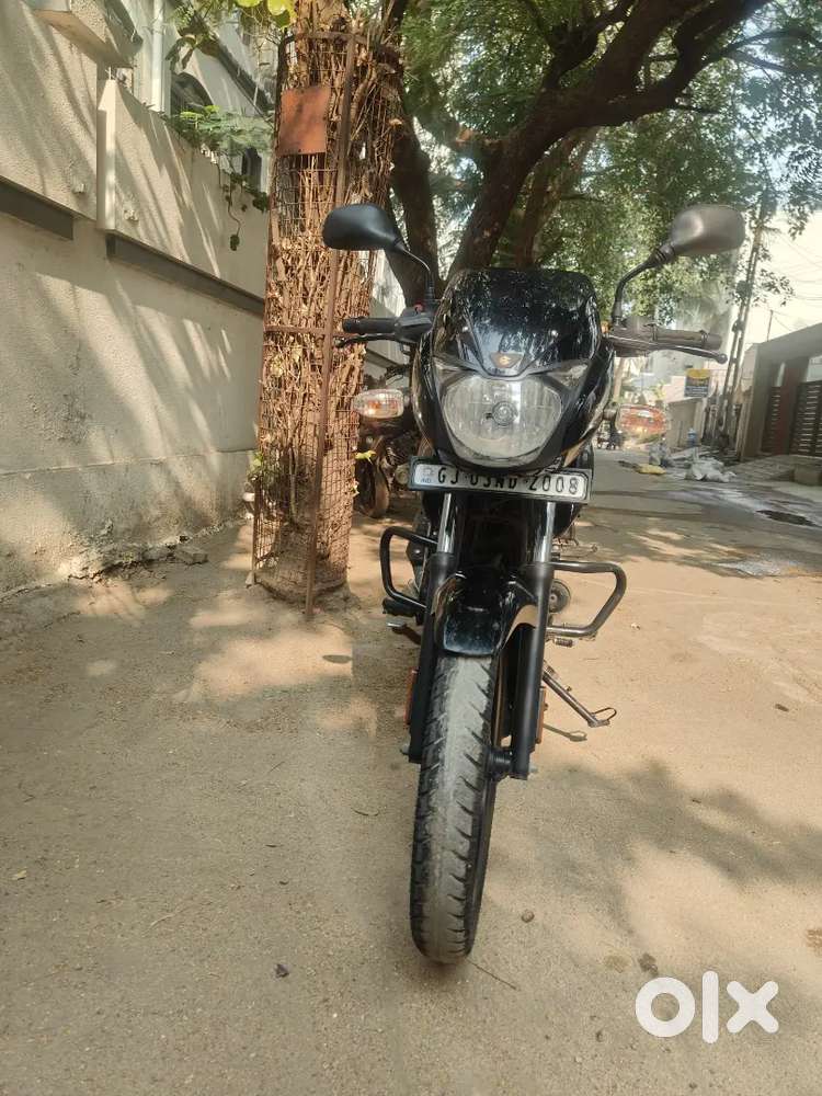 bajaj pulser 125 motorcycle E20