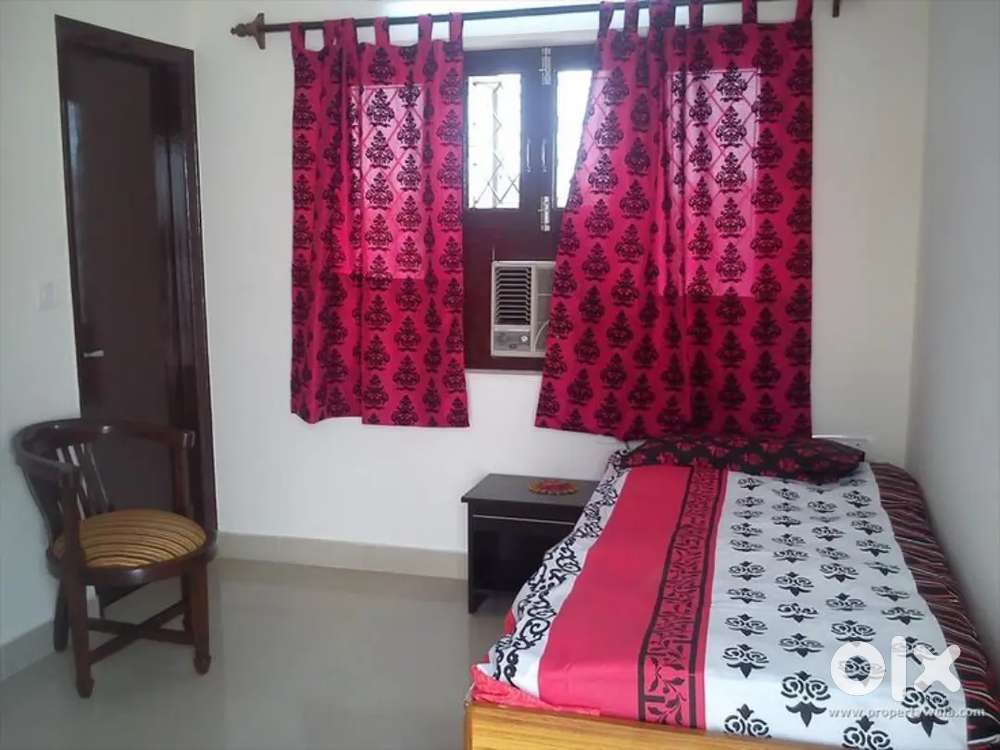 4-5 घंटे के लिए किराए पर Room Price k liye Massage Me