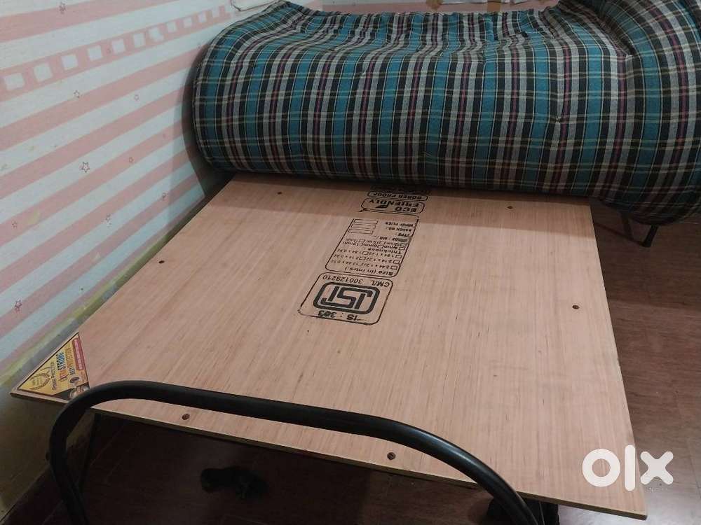 Bed with metress