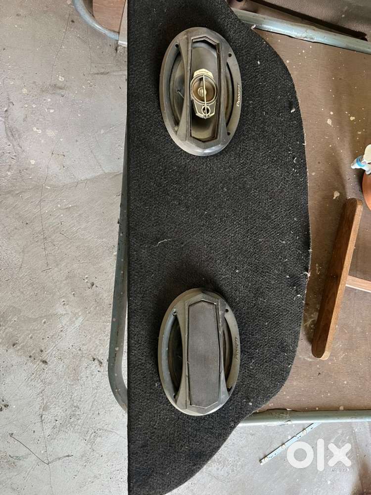 Speaker with tray for handui ion car