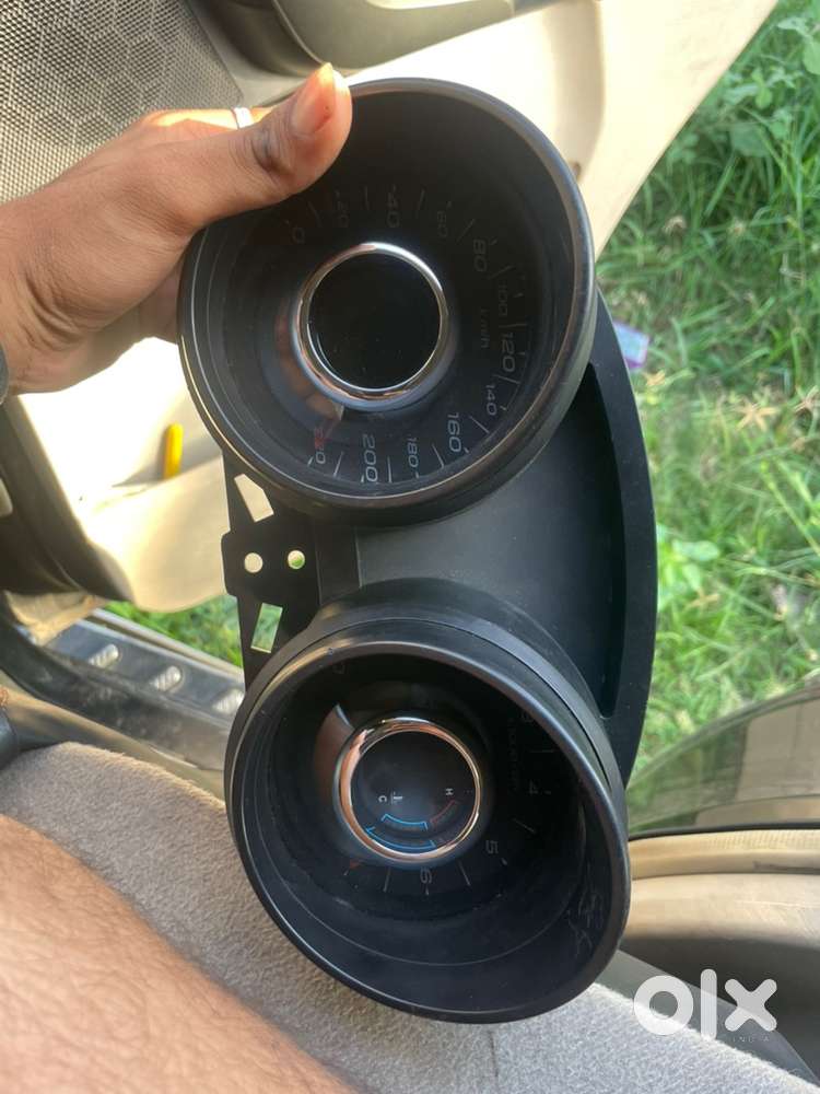 Xuv500 instrument cluster