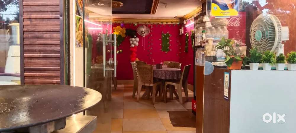 Restaurant in prime location near a kids park