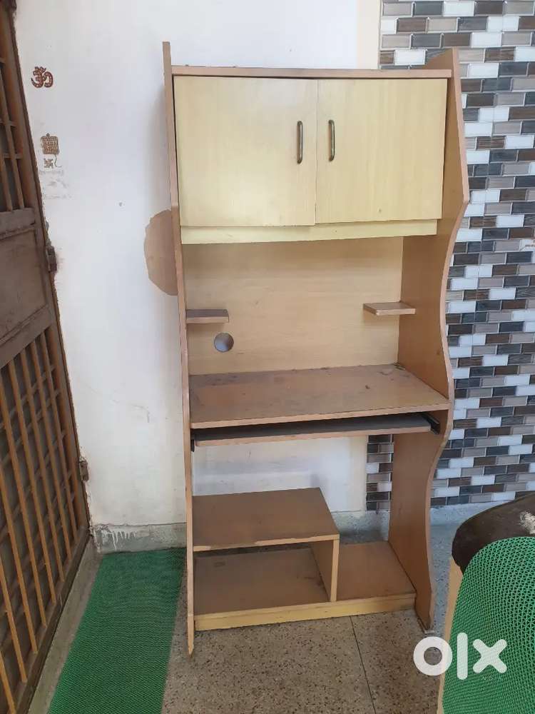 Computer table
