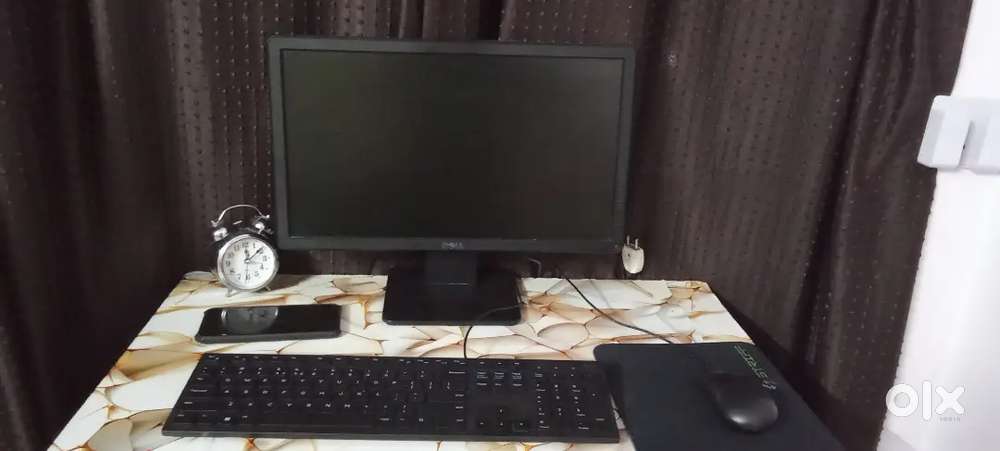 Dell computer with table
