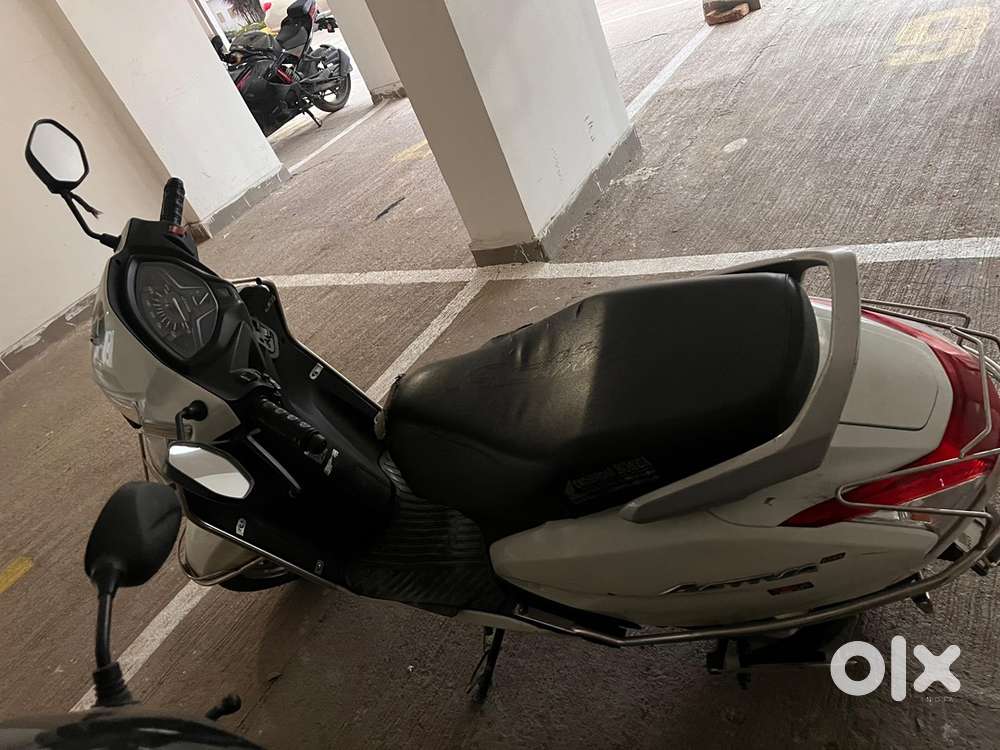 White colour activa 6g delux model