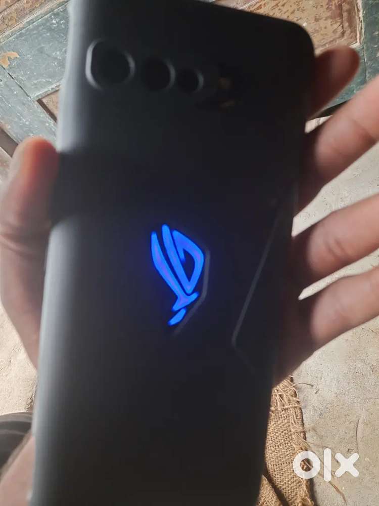 Asus rog 3 12 256 all ok but back penel damage hai