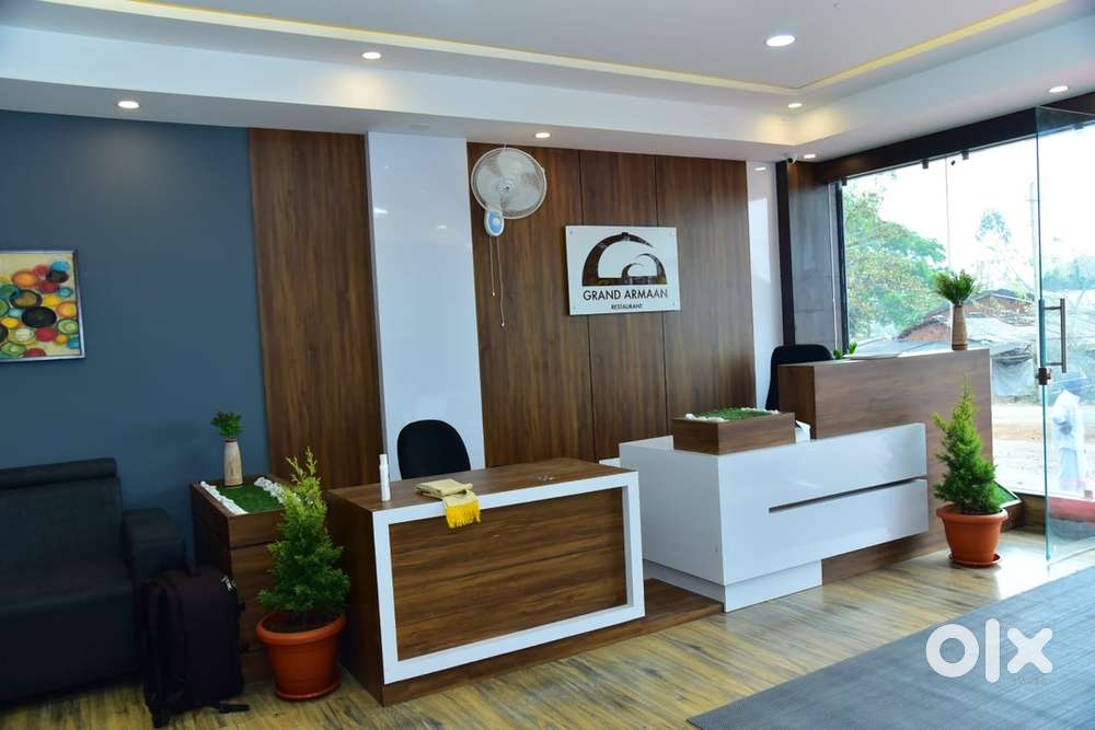 Receptionist, Waiter , Captain