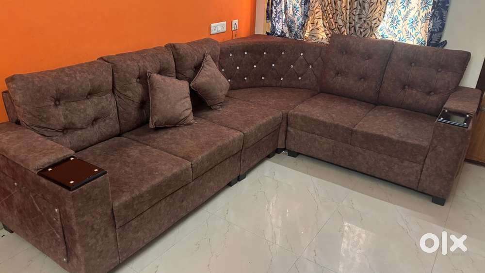 6-Seater Sofa + 2 Pillows – 1 Year Old – Excellent Condition