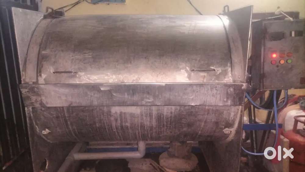 Commercial washing machine