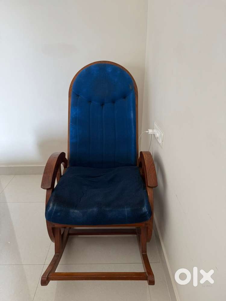 Teak wood moving chair