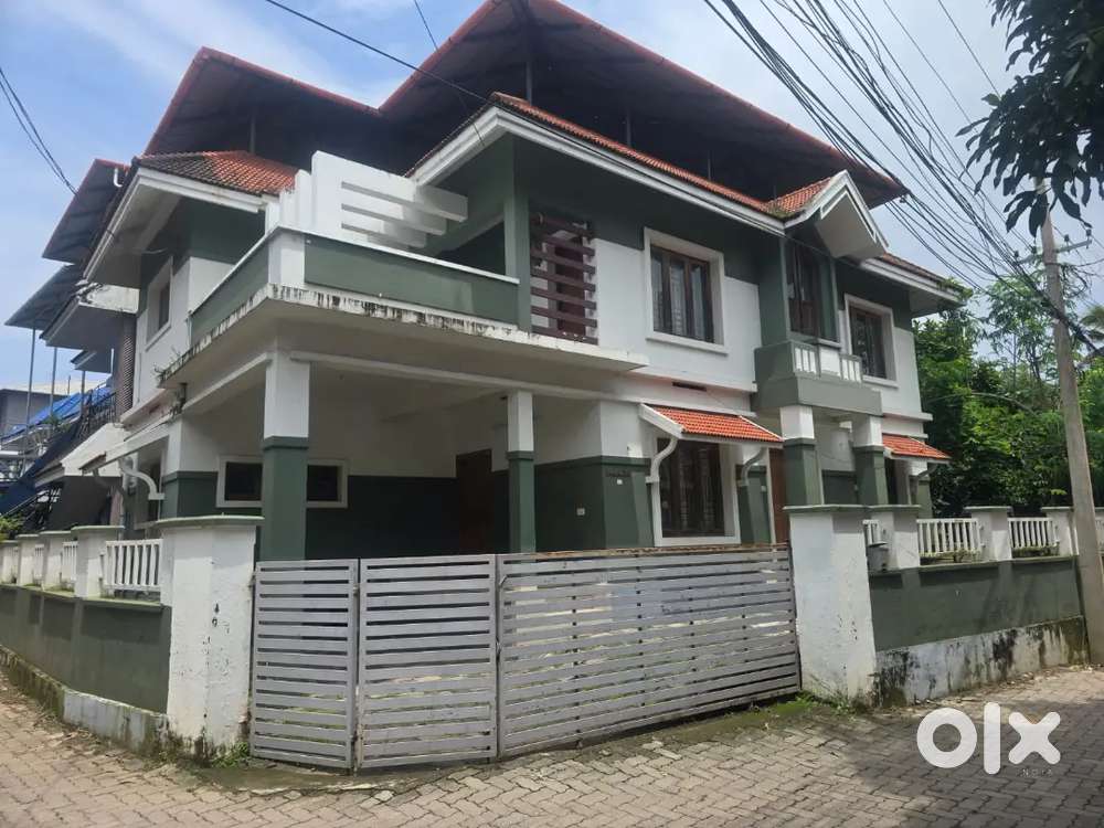 2 BHK FURNISHED HOUSE UPSTAIRS// VAZHAKALA / GENTS LADIES FAMILY ALLOW