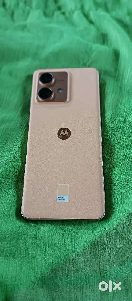 Moto edge 40 neo 8+128 GB with bill available 14 month old